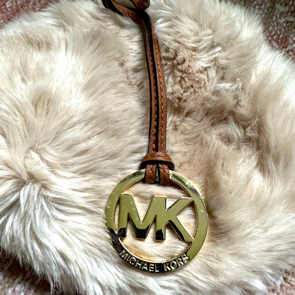 Michael Kors hang Charm